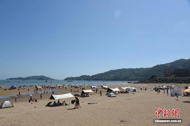 户外“扎寨”受追捧澳门新葡京网页秋日(图2)