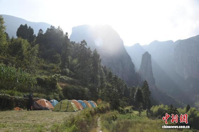 户外“扎寨”受追捧澳门新葡京网页秋日